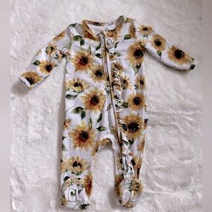 Caden Lane baby sunflower ruffle butt footie with matching bow size 0-3
